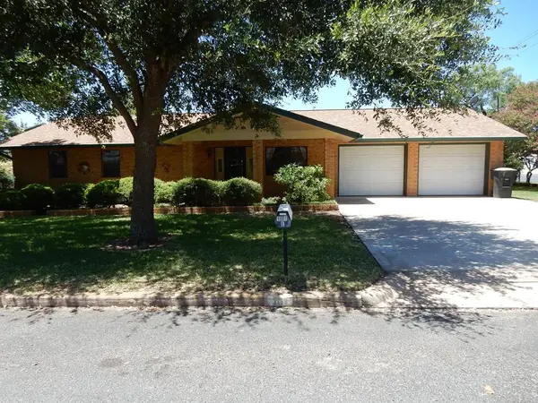 101 E Grothe St, Fredericksburg, TX 78624