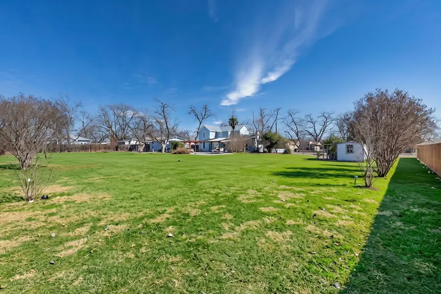 906 Crockett St, Fredericksburg, TX 78624 - #2