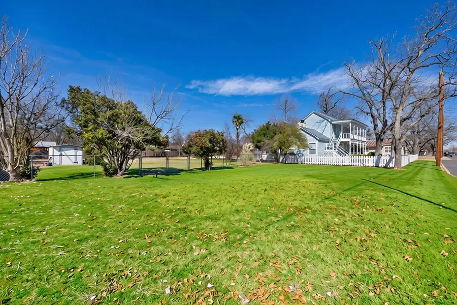 906 Crockett St, Fredericksburg, TX 78624 - #3