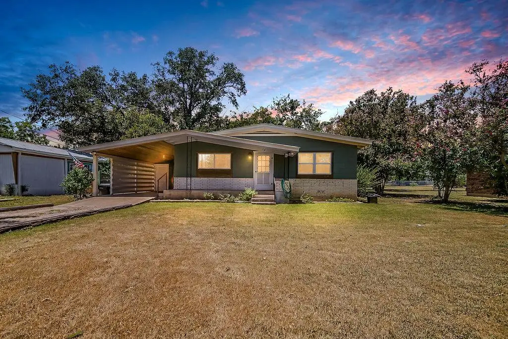 510 S Columbus, Fredericksburg, TX 78624 - #1