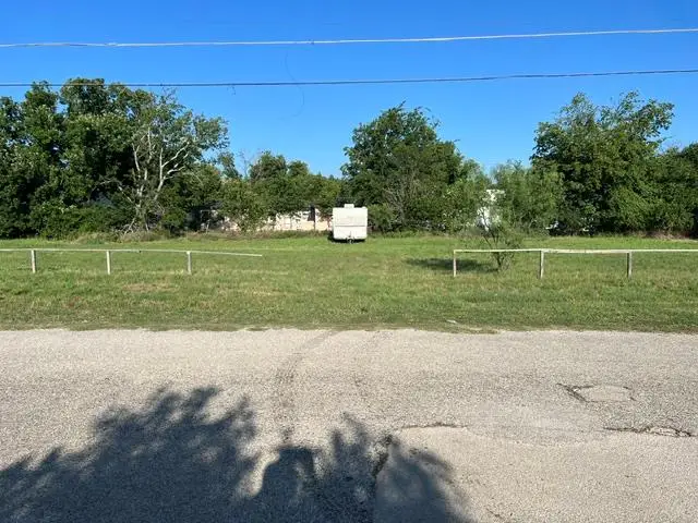 1904 S Cypress St, Brady, TX 76825 - #1