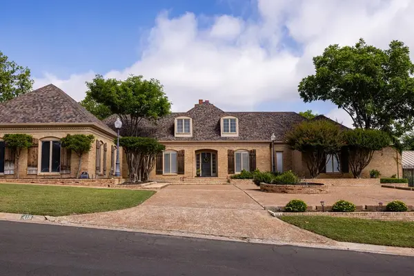 418 N Coronado Dr, Kerrville, TX 78028