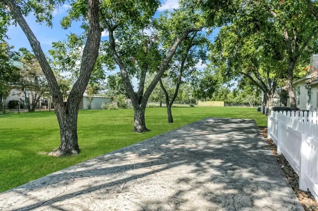 408 Fulton St, Fredericksburg, TX 78624 - #1