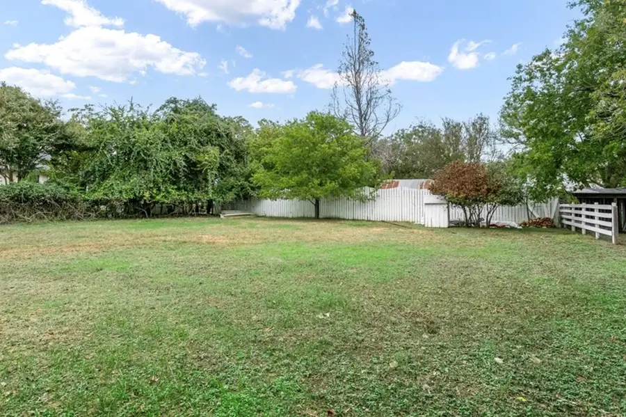 404 Fulton St, Fredericksburg, TX 78624 - #3