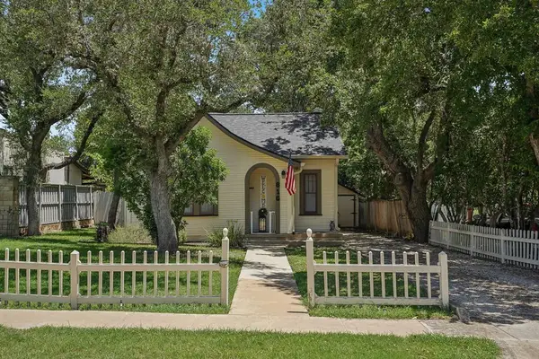 816 Wheless Ave, Kerrville, TX 78028