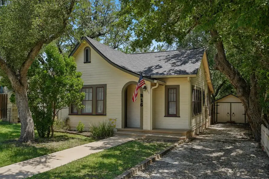 816 Wheless Ave, Kerrville, TX 78028 - #2