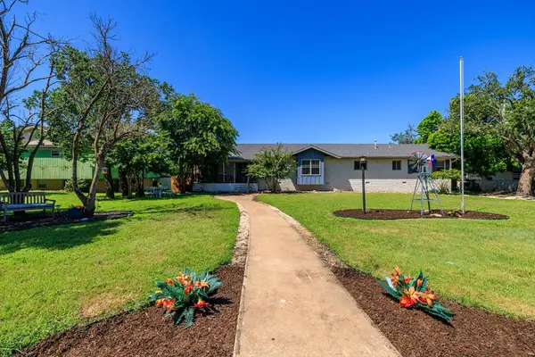 1009 W Main St, Kerrville, TX 78028