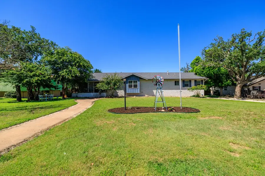 1009 W Main St, Kerrville, TX 78028 - #2