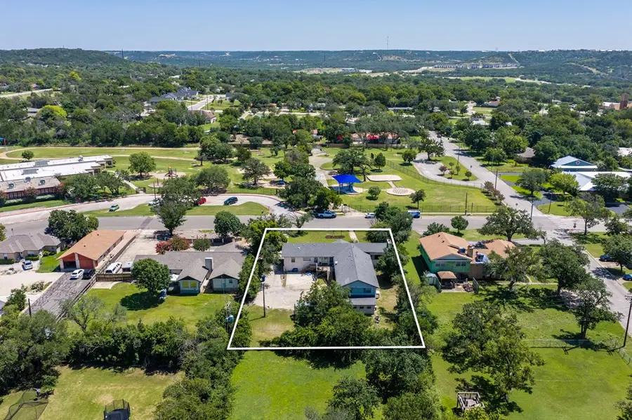 1009 W Main St, Kerrville, TX 78028 - #3