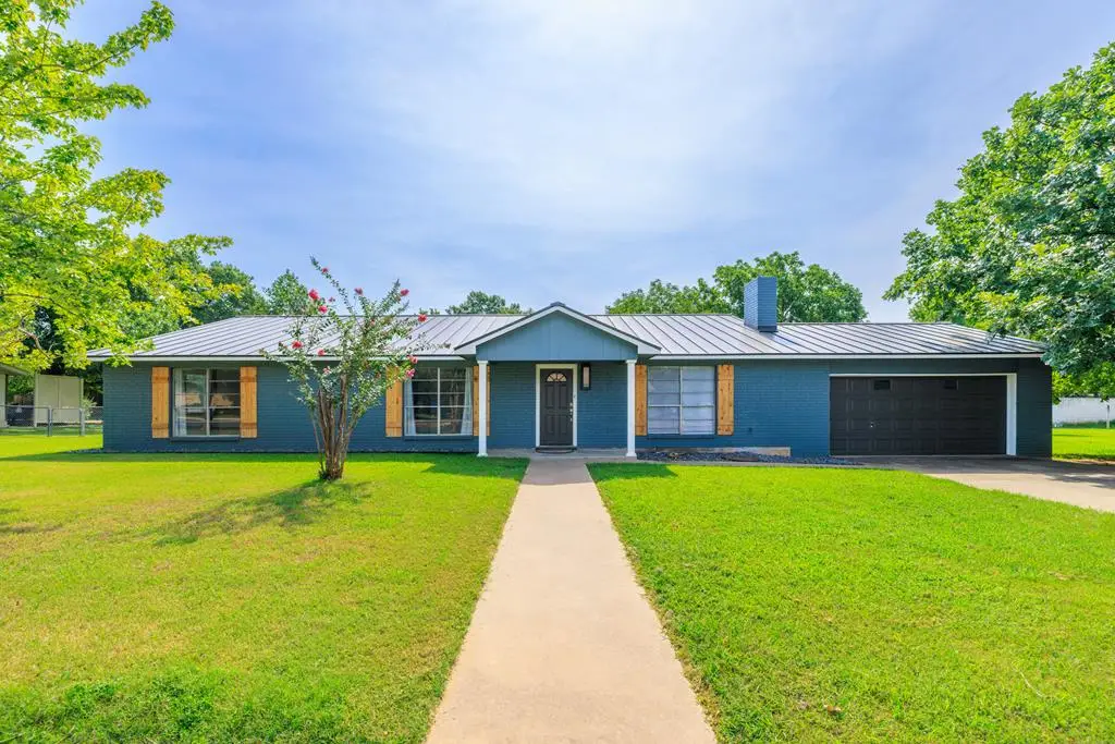 114 N Crestwood Dr, Fredericksburg, TX 78624 - #1