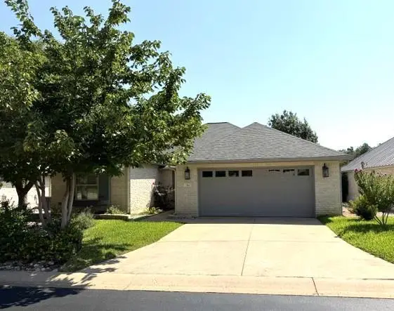 114 W Creekview Dr, Fredericksburg, TX 78624 - #1