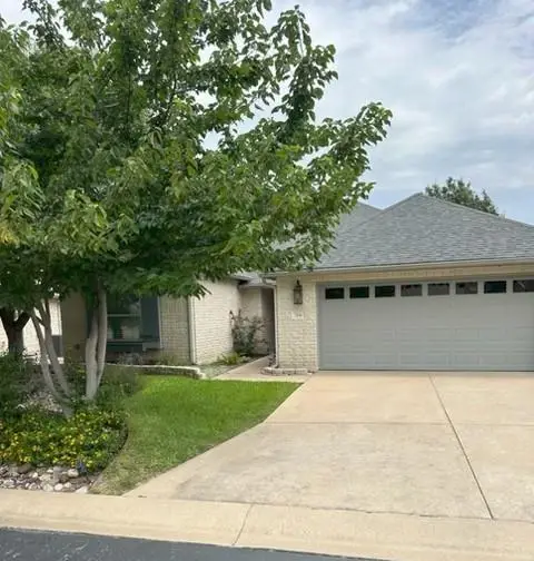 114 W Creekview Dr, Fredericksburg, TX 78624 - #2