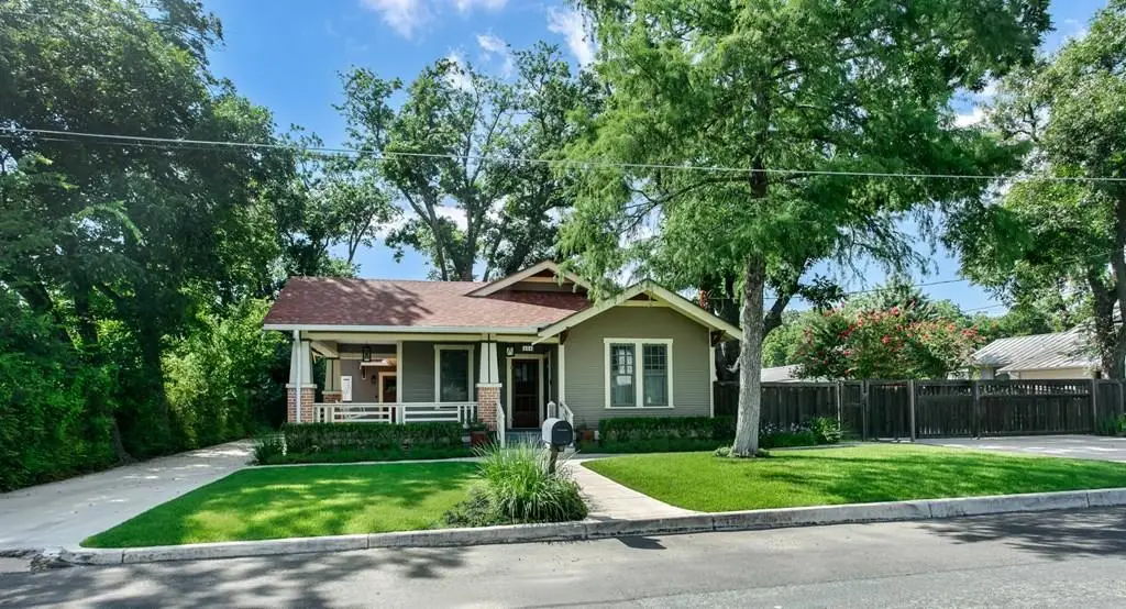 404 N Pecan St, Fredericksburg, TX 78624 - #1