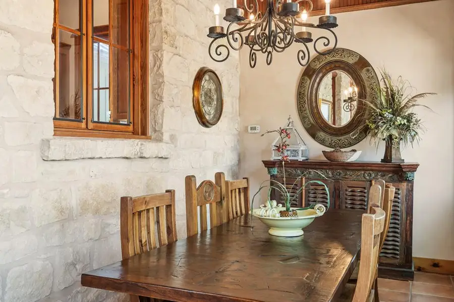 208 W Schubert St, Fredericksburg, TX 78624 - #3