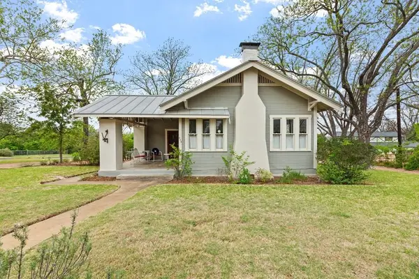215 E Travis St, Fredericksburg, TX 78624