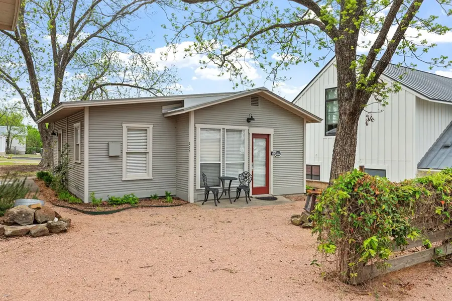 215 E Travis St, Fredericksburg, TX 78624 - #2