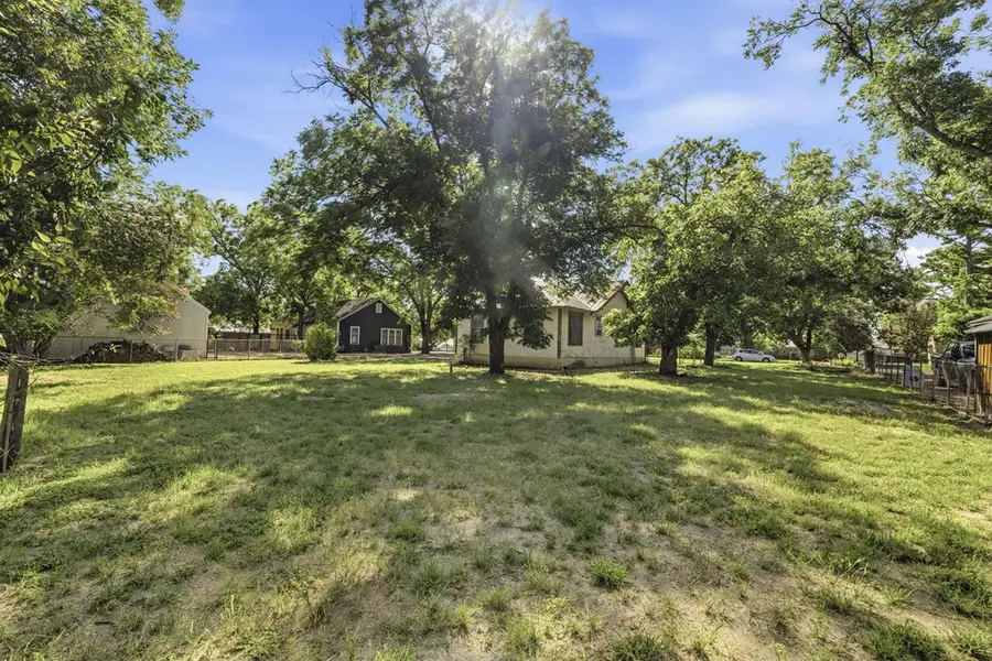 420 Plum St, Fredericksburg, TX 78624 - #2