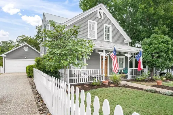 414 E Schubert St, Fredericksburg, TX 78624