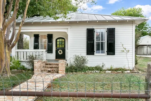 420 S Milam St, Fredericksburg, TX 78624