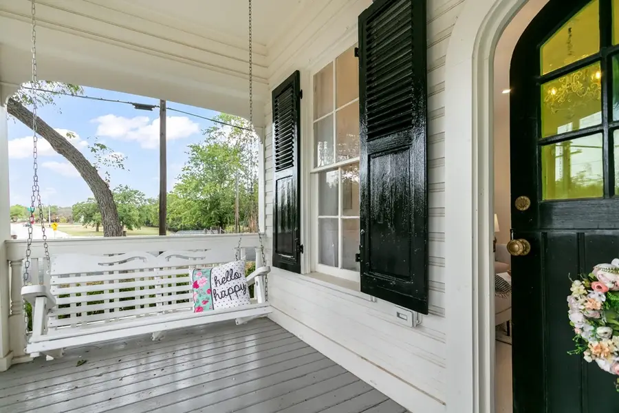 420 S Milam St, Fredericksburg, TX 78624 - #3