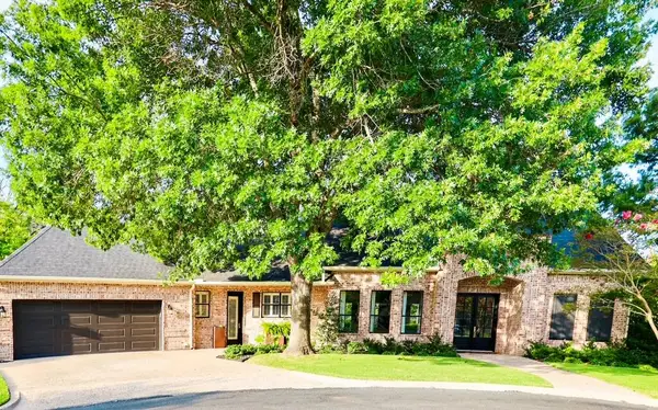 419 Candlelight Circle, Fredericksburg, TX 78624
