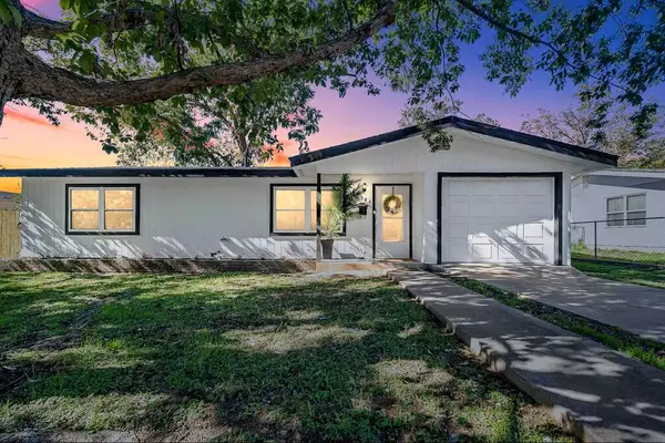 804 N Milam St, Fredericksburg, TX 78624