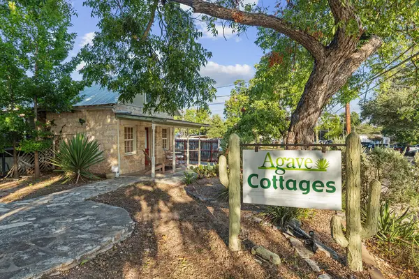 208 E San Antonio St, Fredericksburg, TX 78624