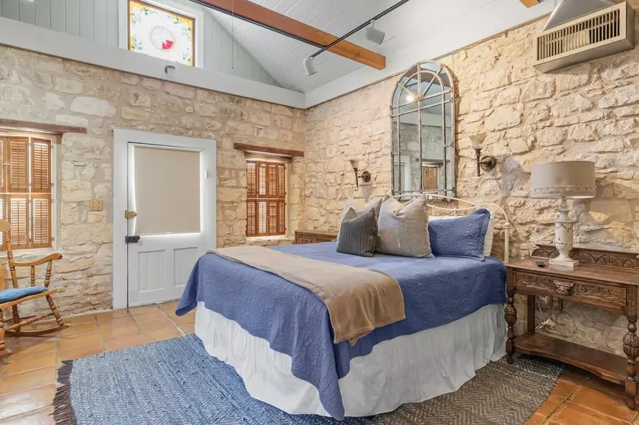 208 E San Antonio St, Fredericksburg, TX 78624 - #2