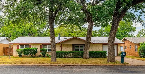 606 S Columbus, Fredericksburg, TX 78624