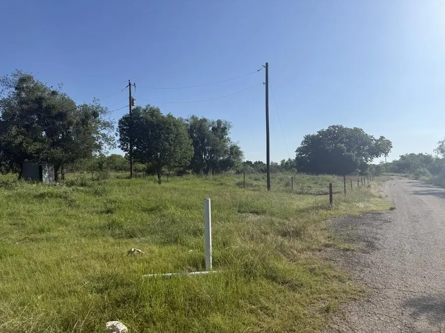 607 Leon St, London, TX 76854 - #2