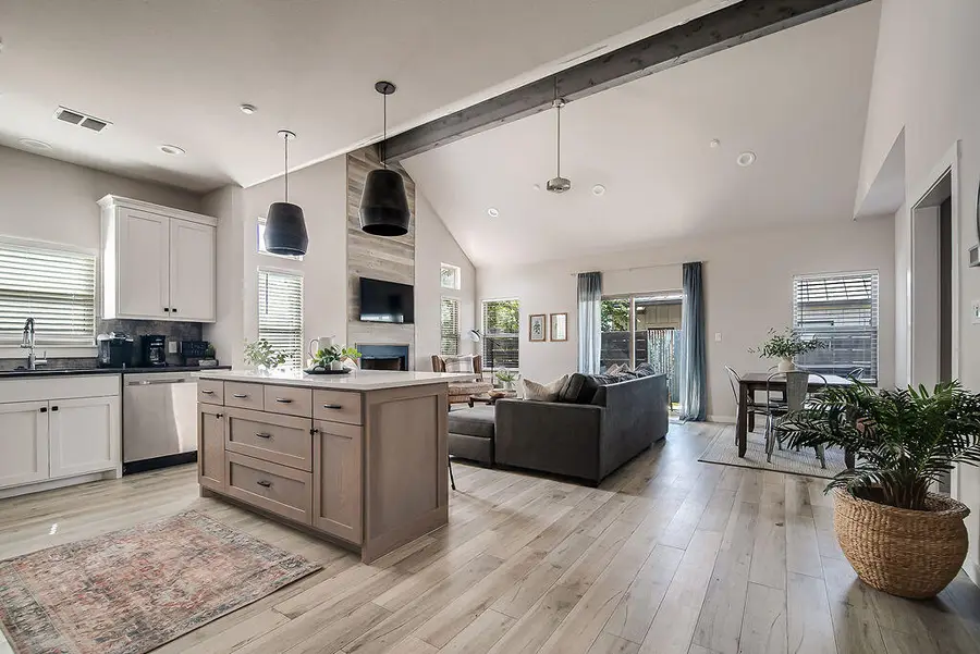 807 E Highway St #103, Fredericksburg, TX 78624 - #3