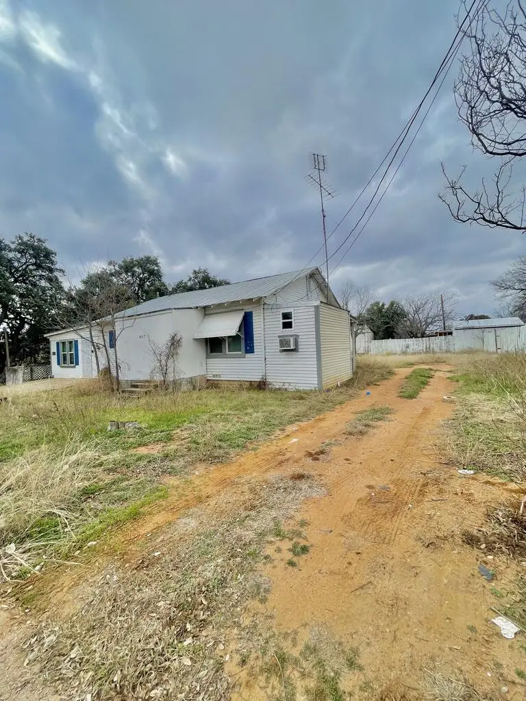 807 E Anniston, Llano, TX 78643 - #2