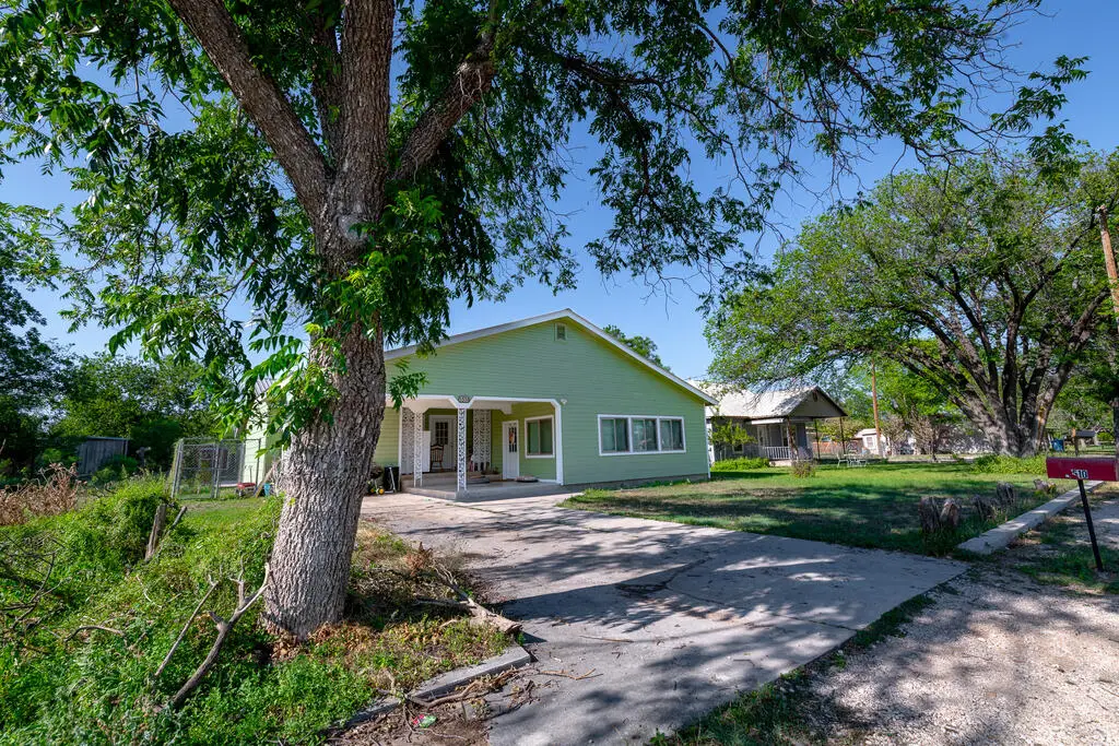 1510 N Llano St, Junction, TX 76849 - #1