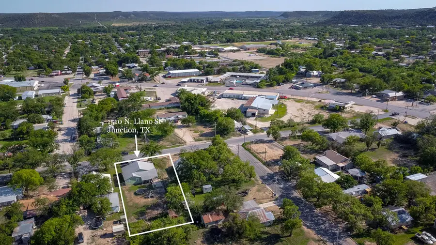 1510 N Llano St, Junction, TX 76849 - #2