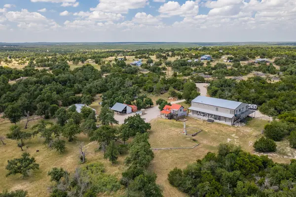 140 Oak Crest Dr, Fredericksburg, TX 78624