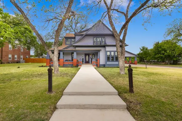 1102 S College St, Brady, TX 76825