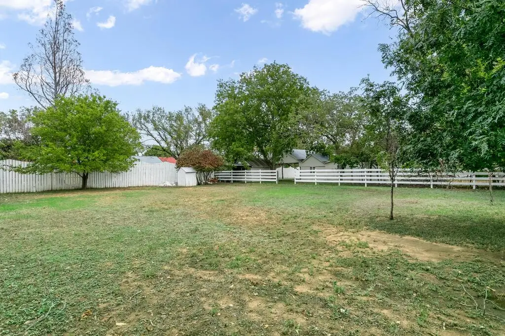 404 Fulton St, Fredericksburg, TX 78624 - #1