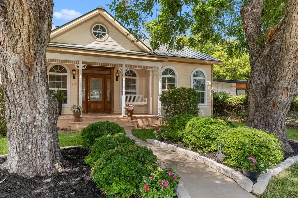 408 W Creek St, Fredericksburg, TX 78624 - #1