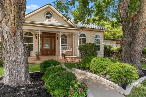 408 W Creek St, Fredericksburg, TX 78624