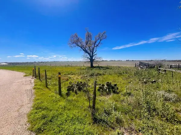 364 Cut Off Rd, Fredericksburg, TX 78624