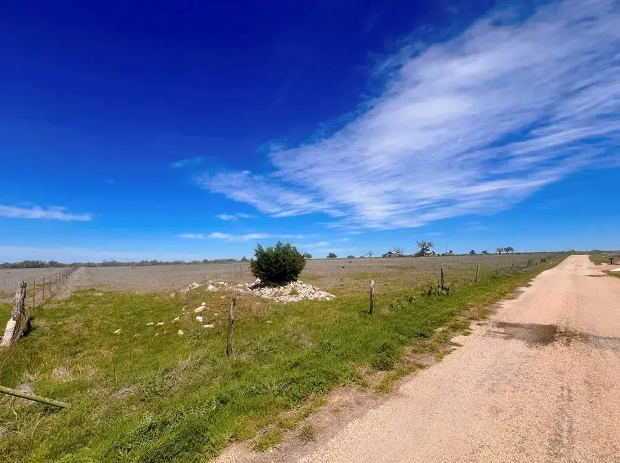 364 Cut Off Rd, Fredericksburg, TX 78624 - #2