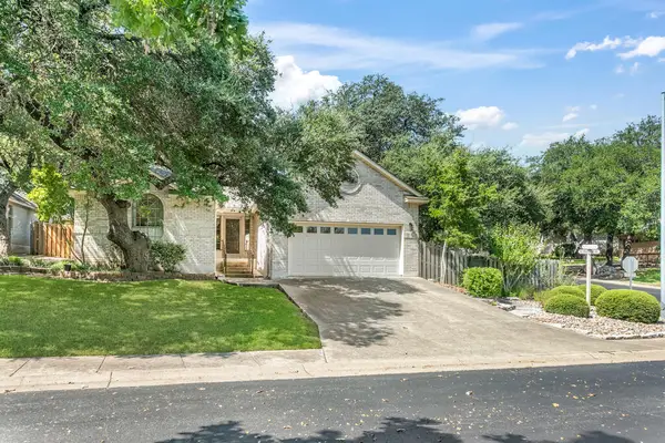 201 E Creekview Dr, Fredericksburg, TX 78624