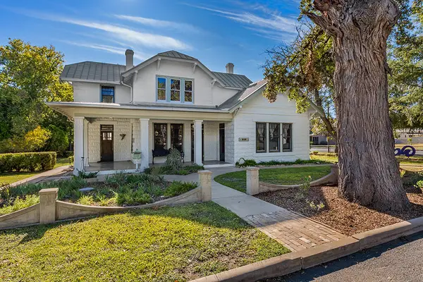615 W Creek St, Fredericksburg, TX 78624