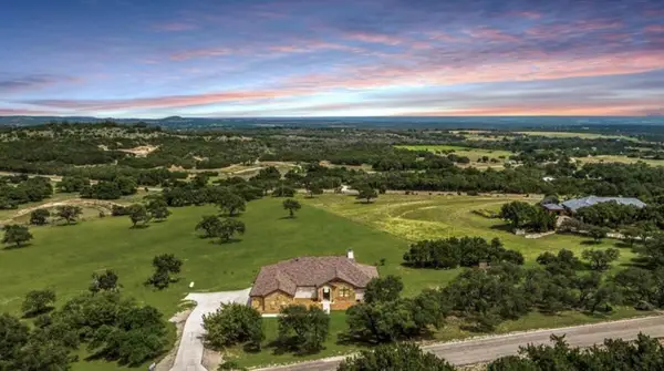 328 E Distant View Dr, Fredericksburg, TX 78624