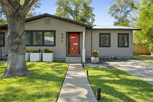 904 N Orange St, Fredericksburg, TX 78624
