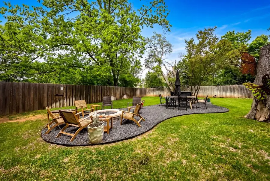 904 N Orange St, Fredericksburg, TX 78624 - #2