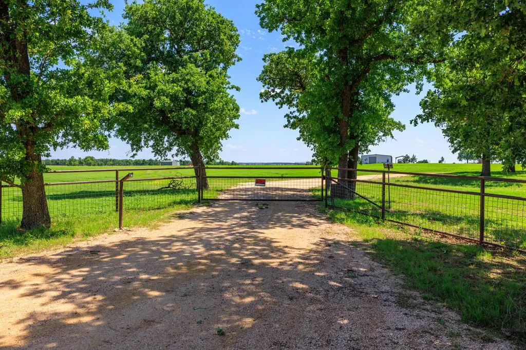 647 Eckert Rd, Fredericksburg, TX 78624 - #1