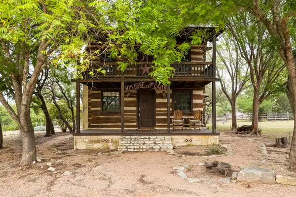 401 S Clear Creek Rd, Fredericksburg, TX 78624