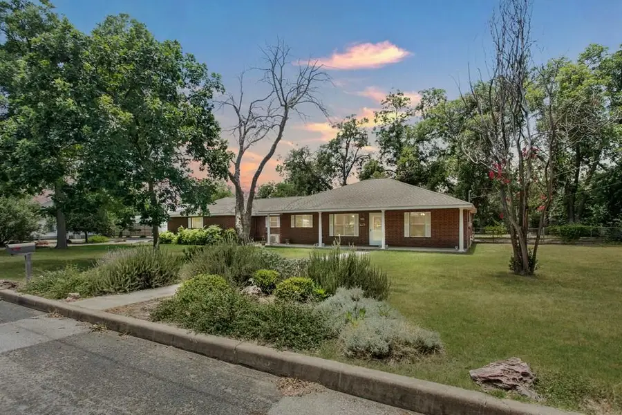 301 W Hackberry St, Fredericksburg, TX 78624 - #2