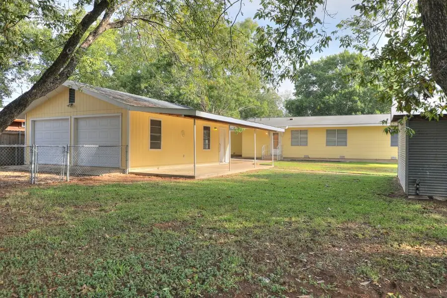 109 W Mulberry St, Fredericksburg, TX 78624 - #2